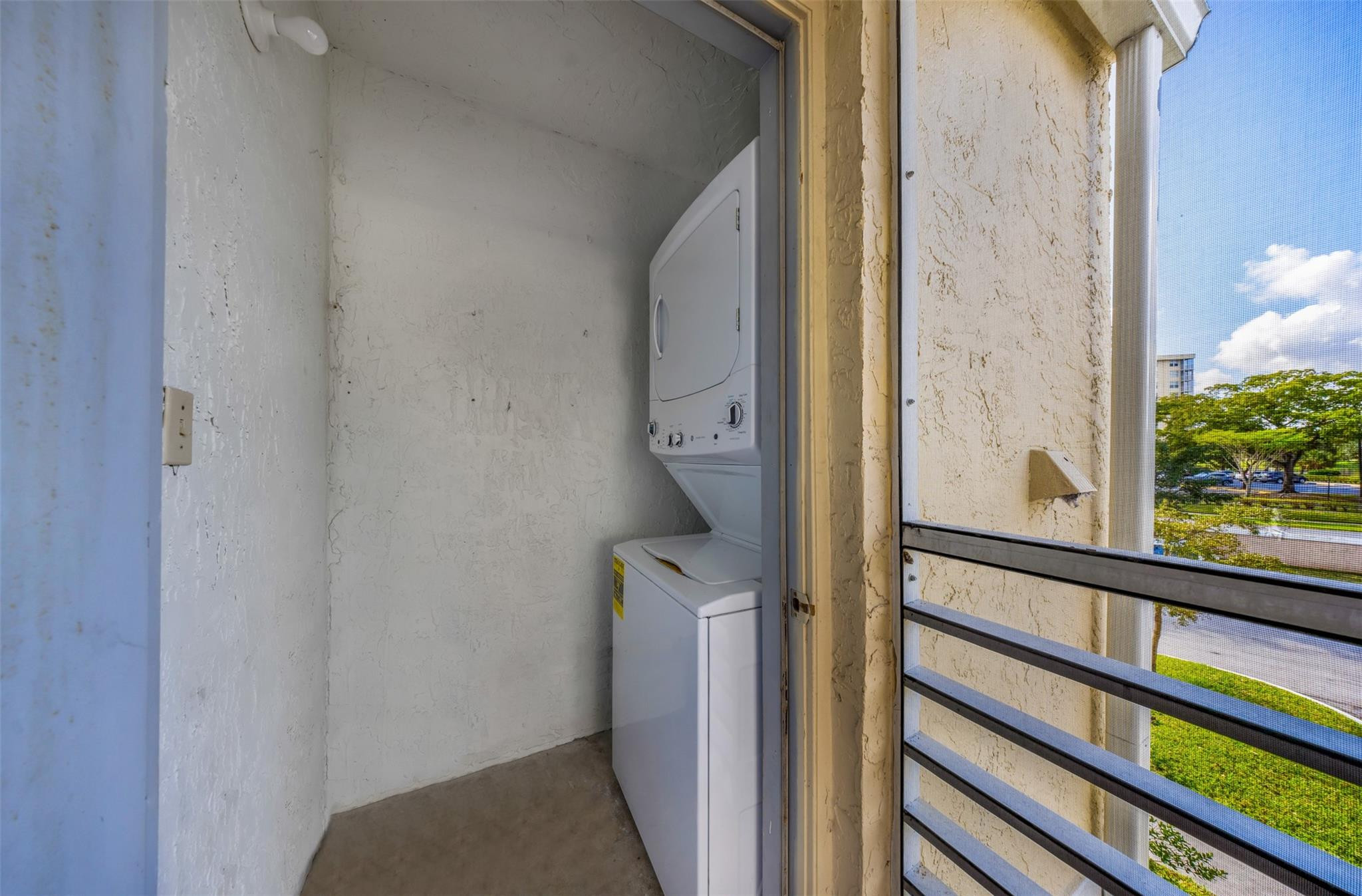 BREEZES AT PALM AIRE CONDO - Residential Lease