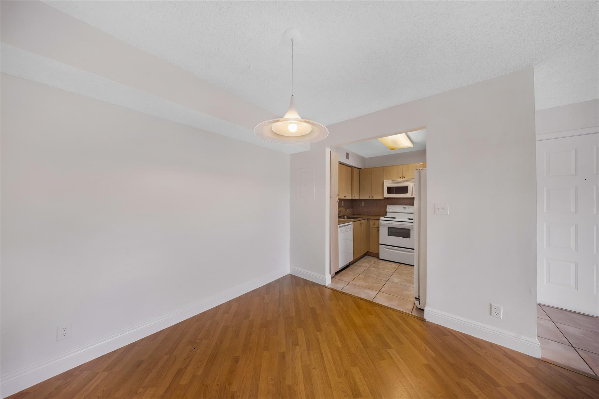 BREEZES AT PALM AIRE CONDO - Residential Lease