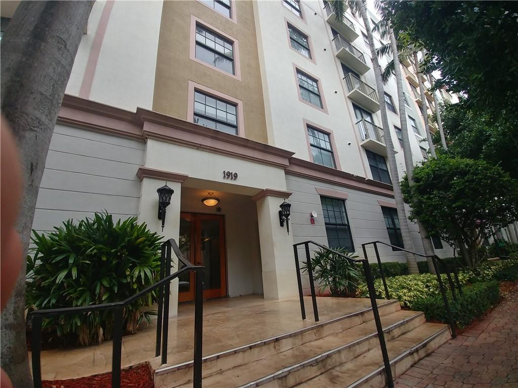 Awesome price change! Immaculate 2 bed/2 bath, in move-in ready condition. Easy access to elevator lobby, and a wonderful split bedroom plan that's perfect for roommates, guests or everyday living. Generous sized bedrooms with great closet storage, each with ensuite bath configurations. Newer appliances, full sized washer/dryer in the unit, and a serene garden view from the sliding doors. A perfect, quiet retreat from the hectic day.