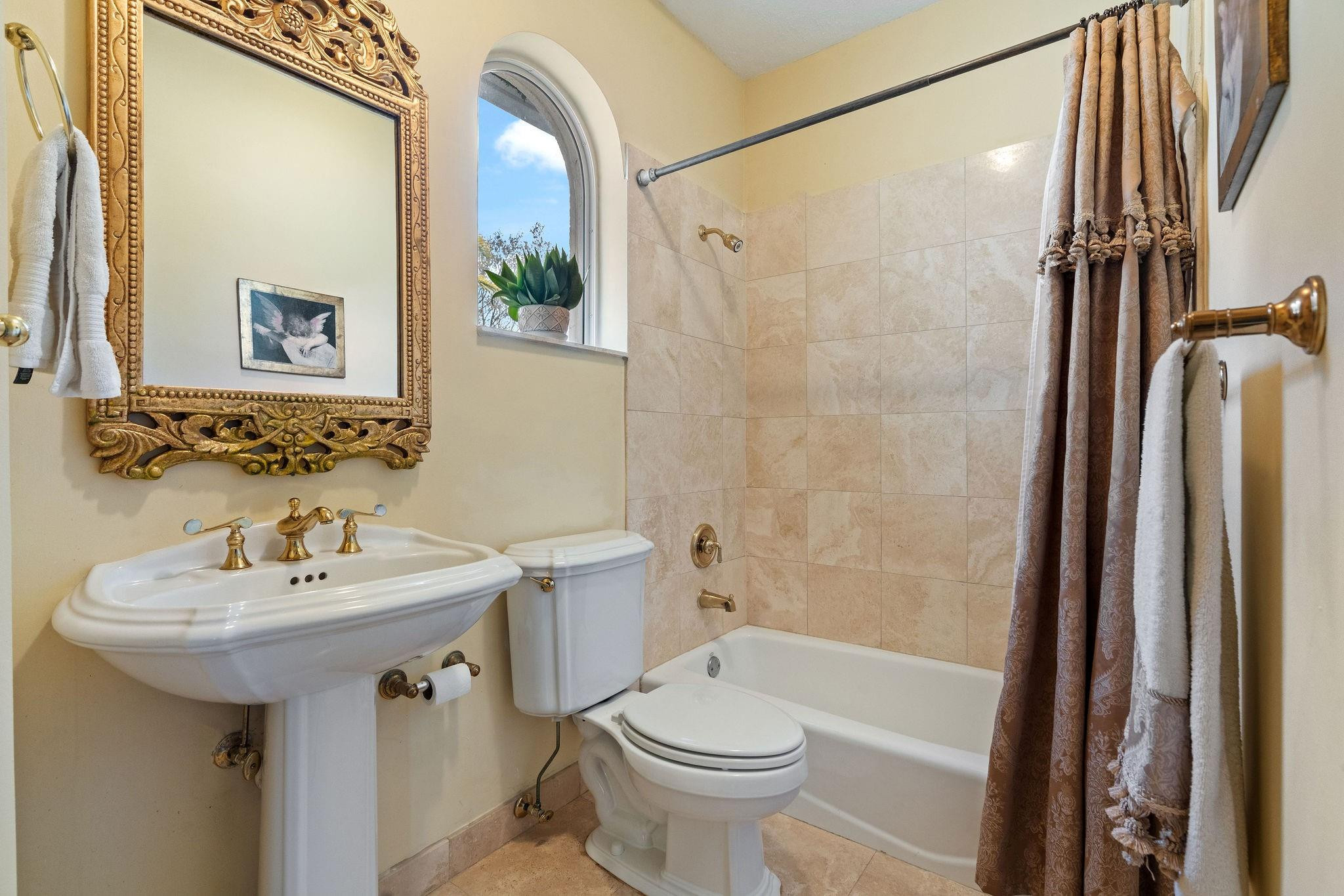 SUNSHINE RANCHES - Residential