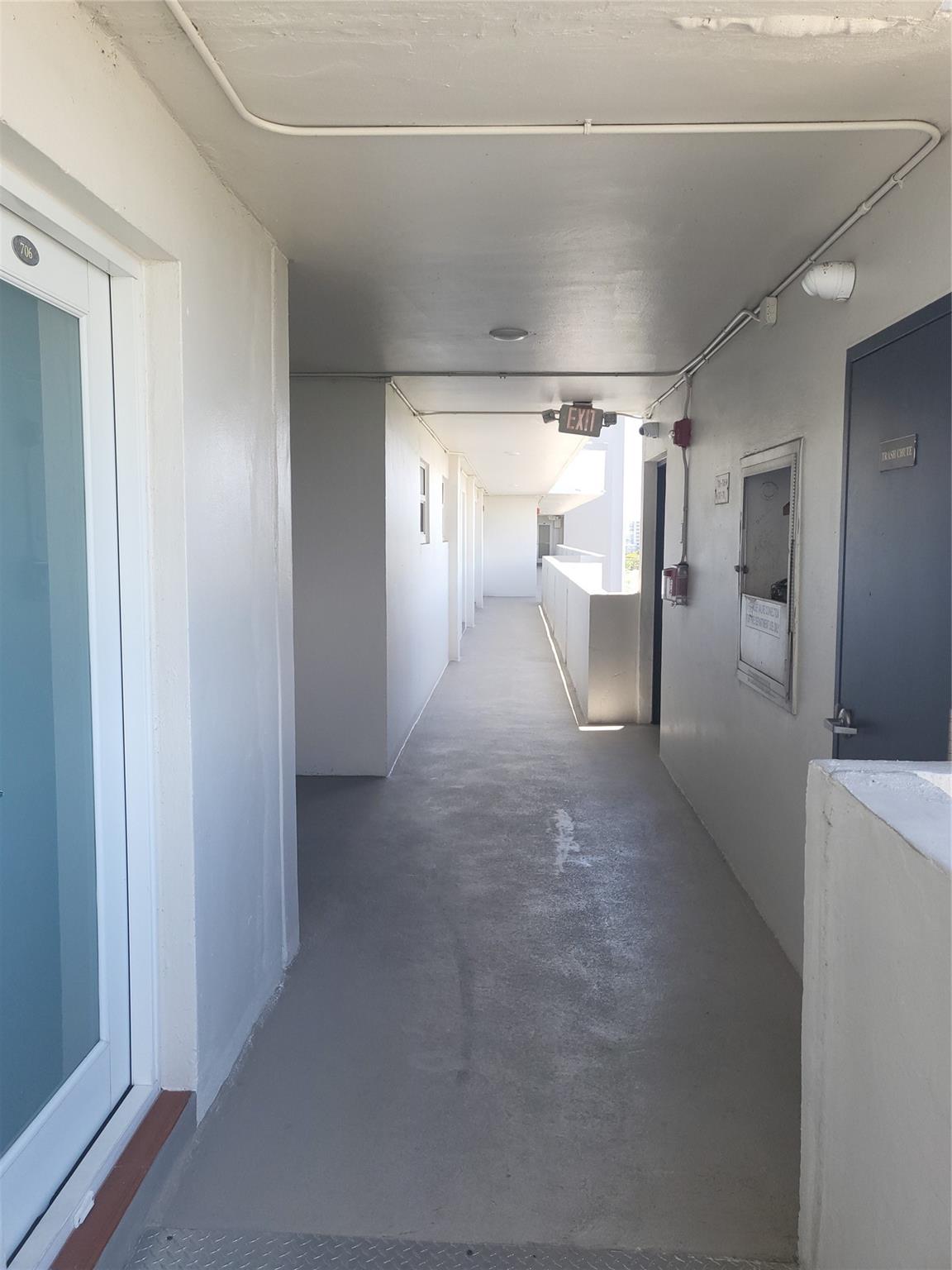 1075 NE Miami Gardens Dr 706