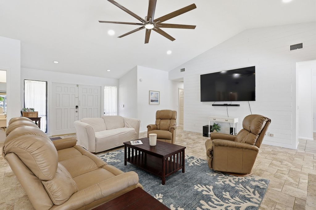 Photo of 3 Old Fence Road, Palm Beach Gardens, FL 33418 (MLS # R11164571)