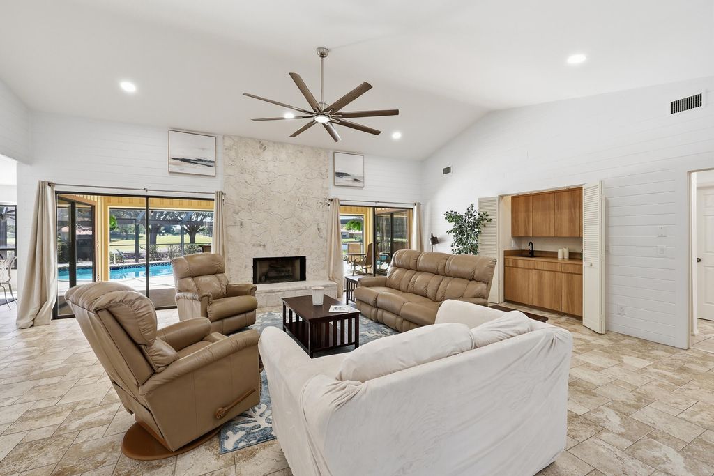 Photo of 3 Old Fence Road, Palm Beach Gardens, FL 33418 (MLS # R11164571)