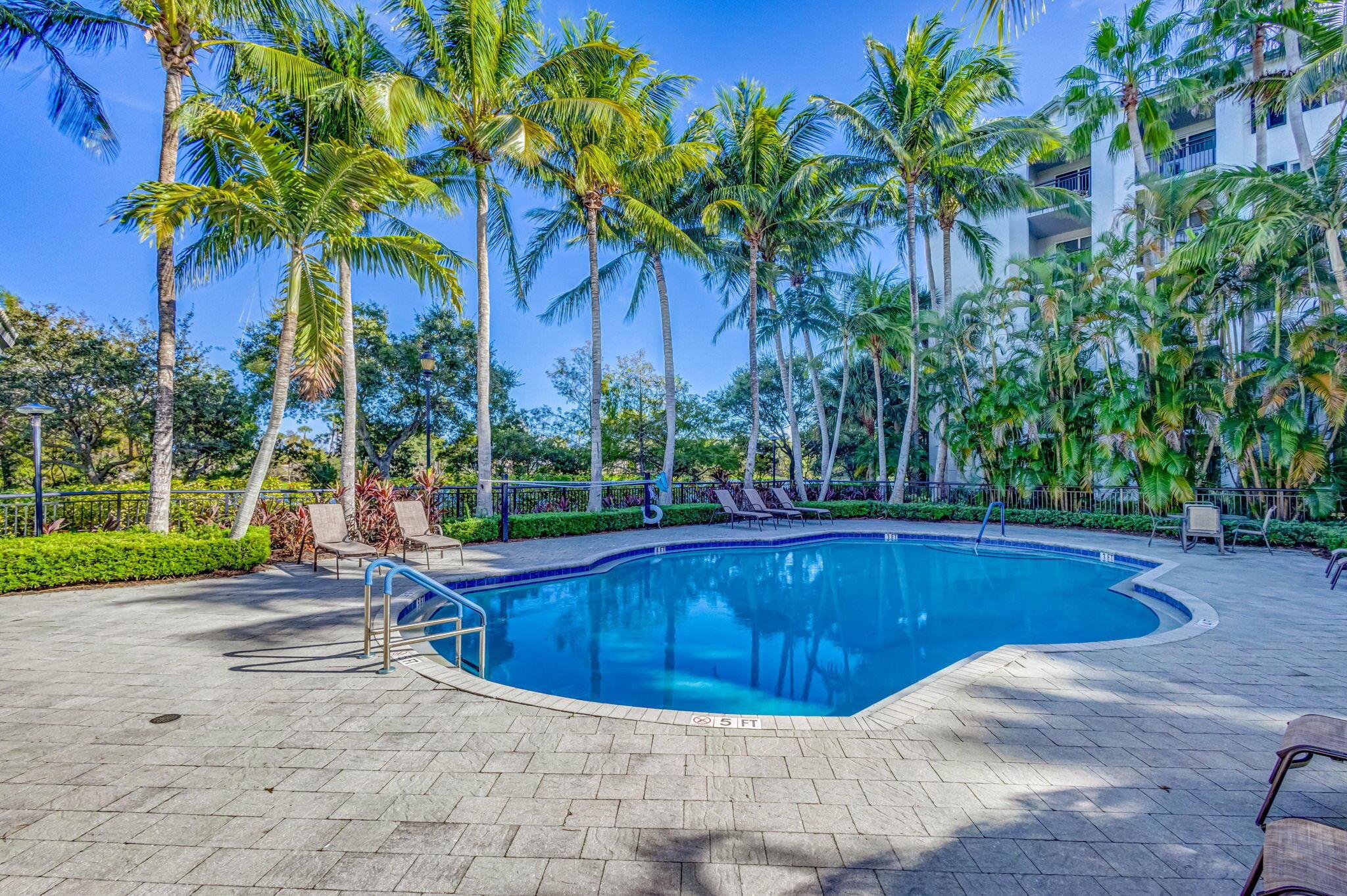 VIZCAYA LAKES CONDO - Residential