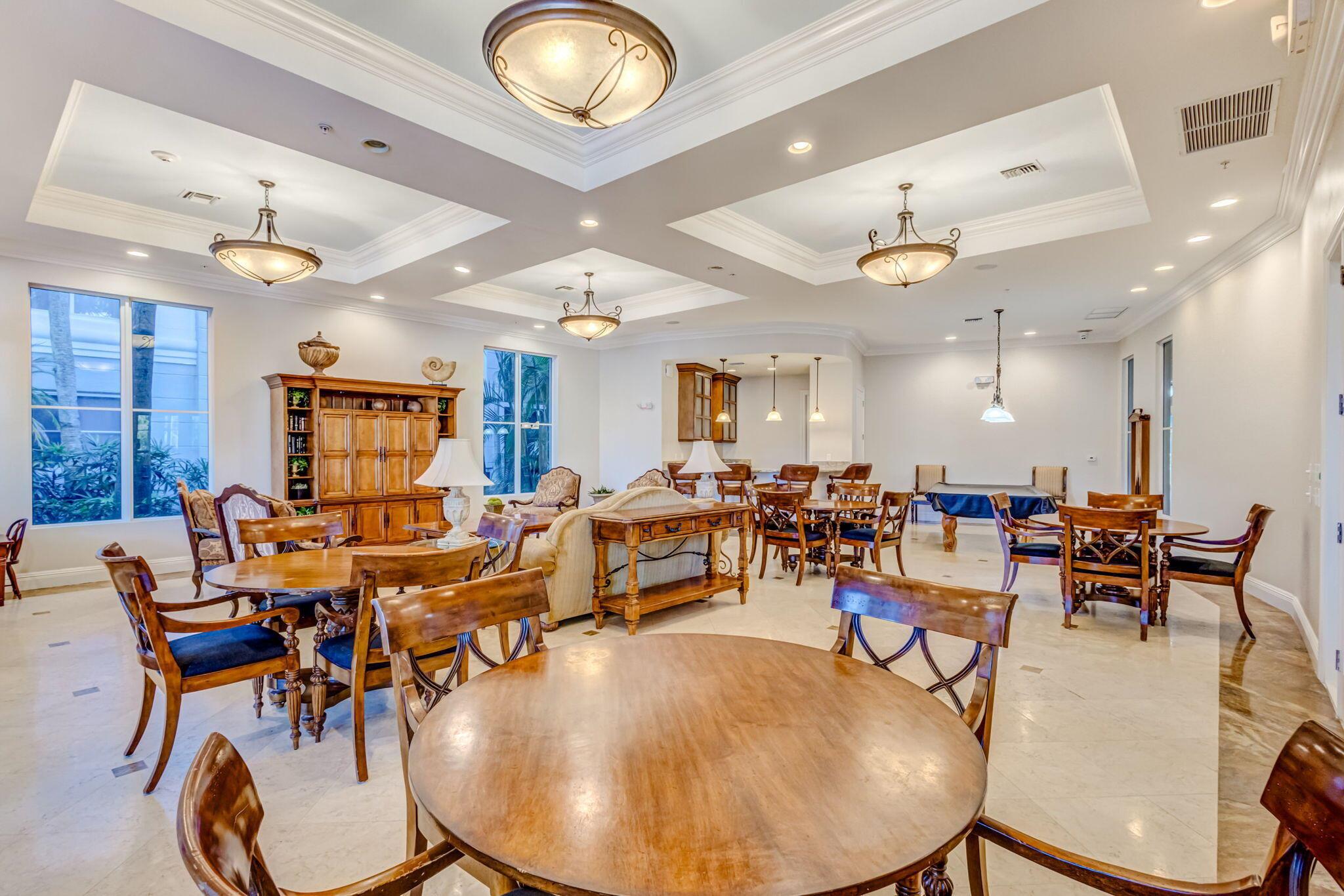 VIZCAYA LAKES CONDO - Residential