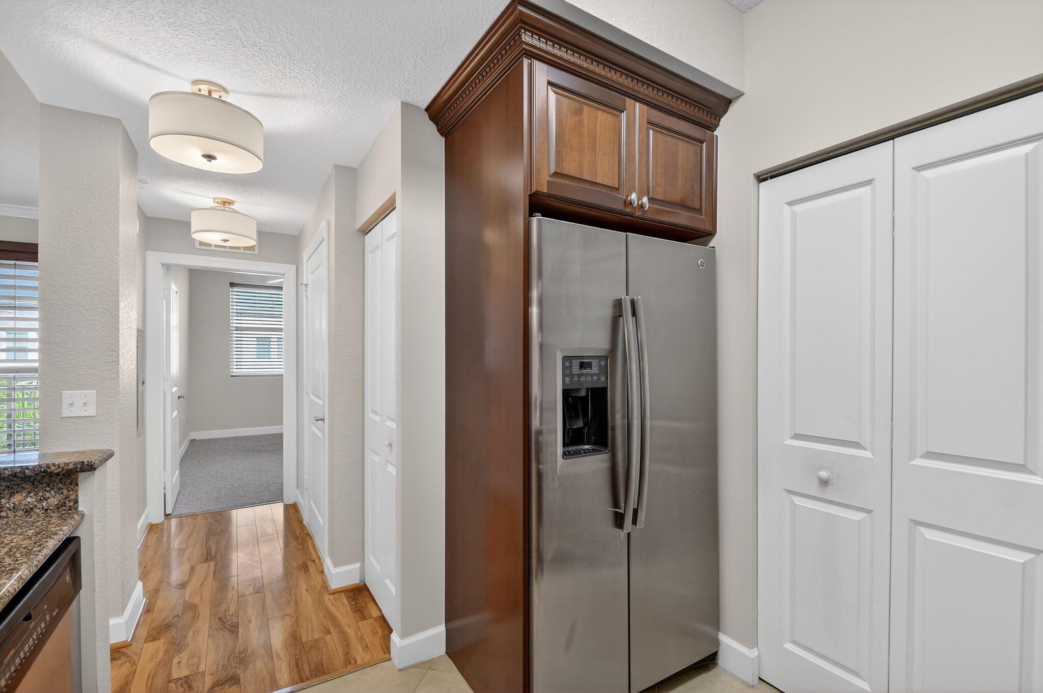 VIZCAYA LAKES CONDO - Residential