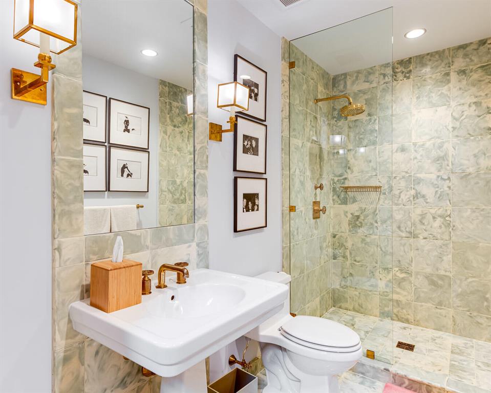 PLAZA PL - Residential