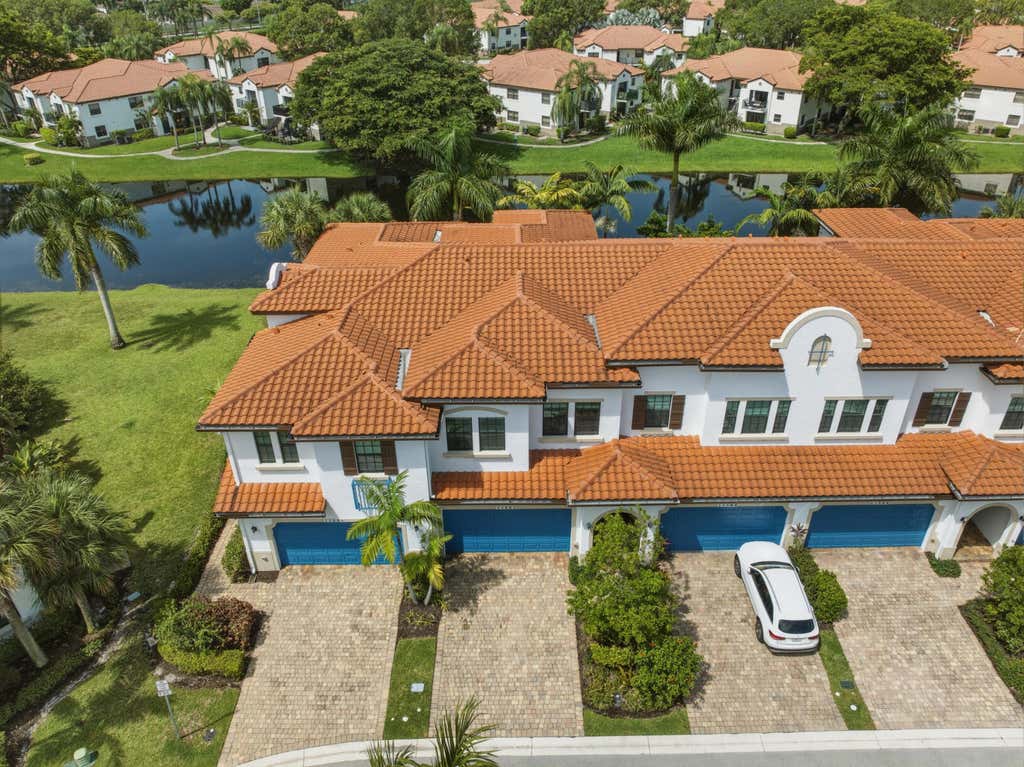 Photo of 11562 SW 13th Lane, Pembroke Pines, FL 33025 (MLS # B26062597)