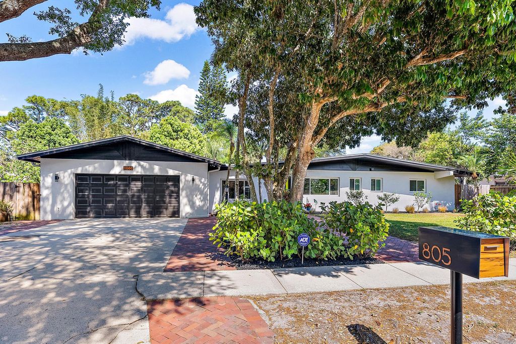 Photo of 805 E Madison Avenue, Stuart, FL 34996 (MLS # B26001752)