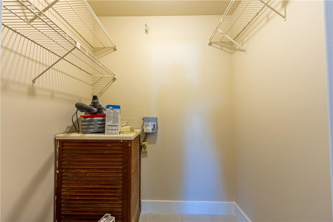 OAKLAND SHORES CONDOMINIU - Residential Lease