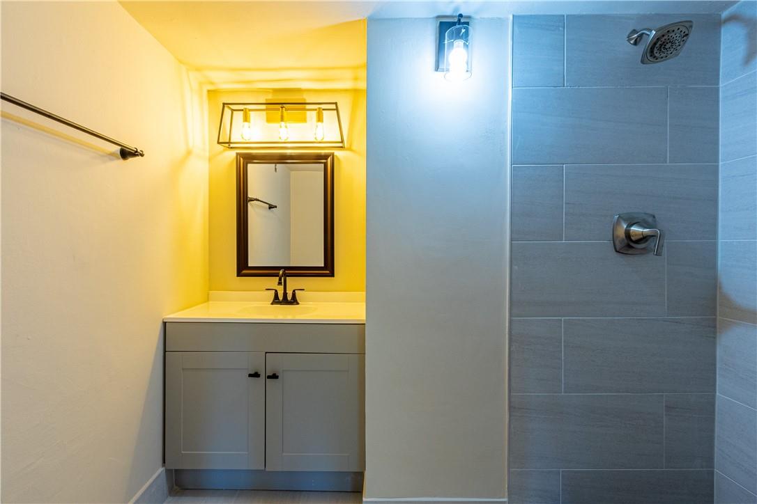 OAKLAND SHORES CONDOMINIU - Residential Lease