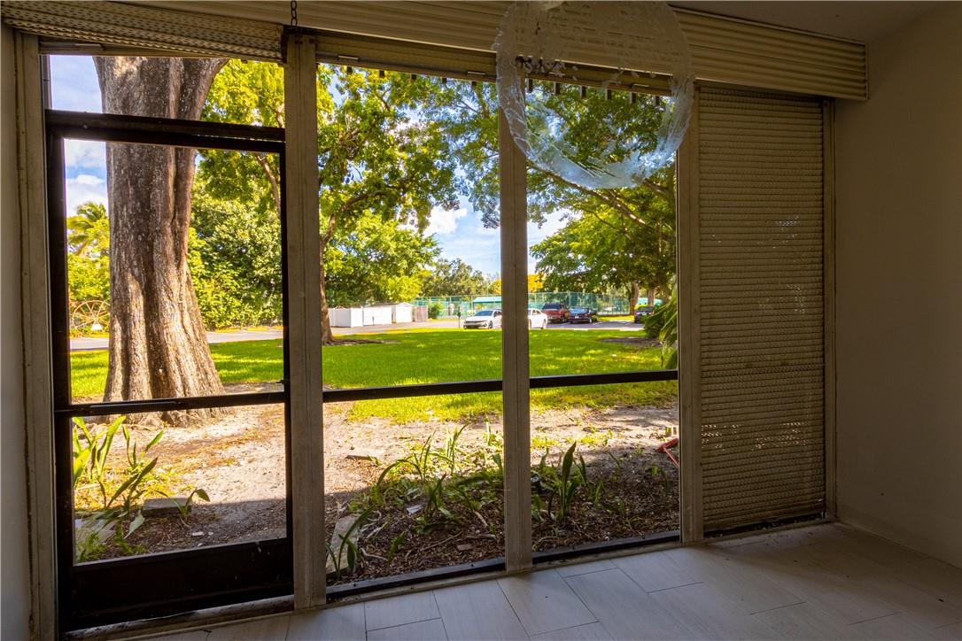 OAKLAND SHORES CONDOMINIU - Residential Lease