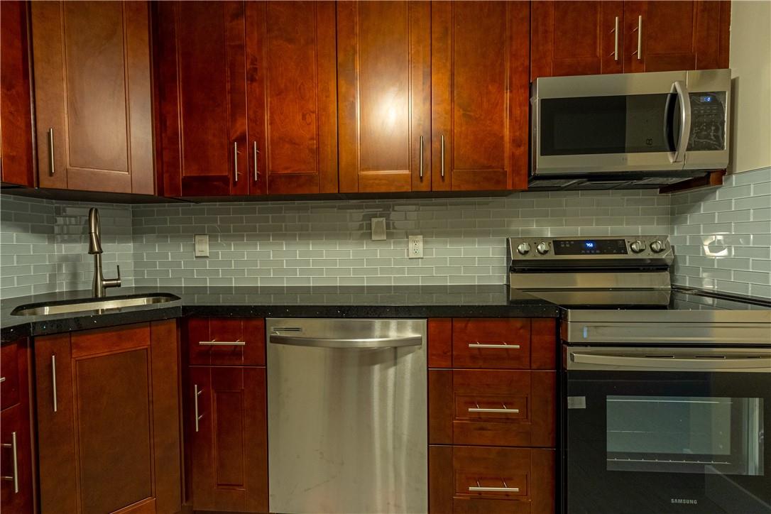 OAKLAND SHORES CONDOMINIU - Residential Lease