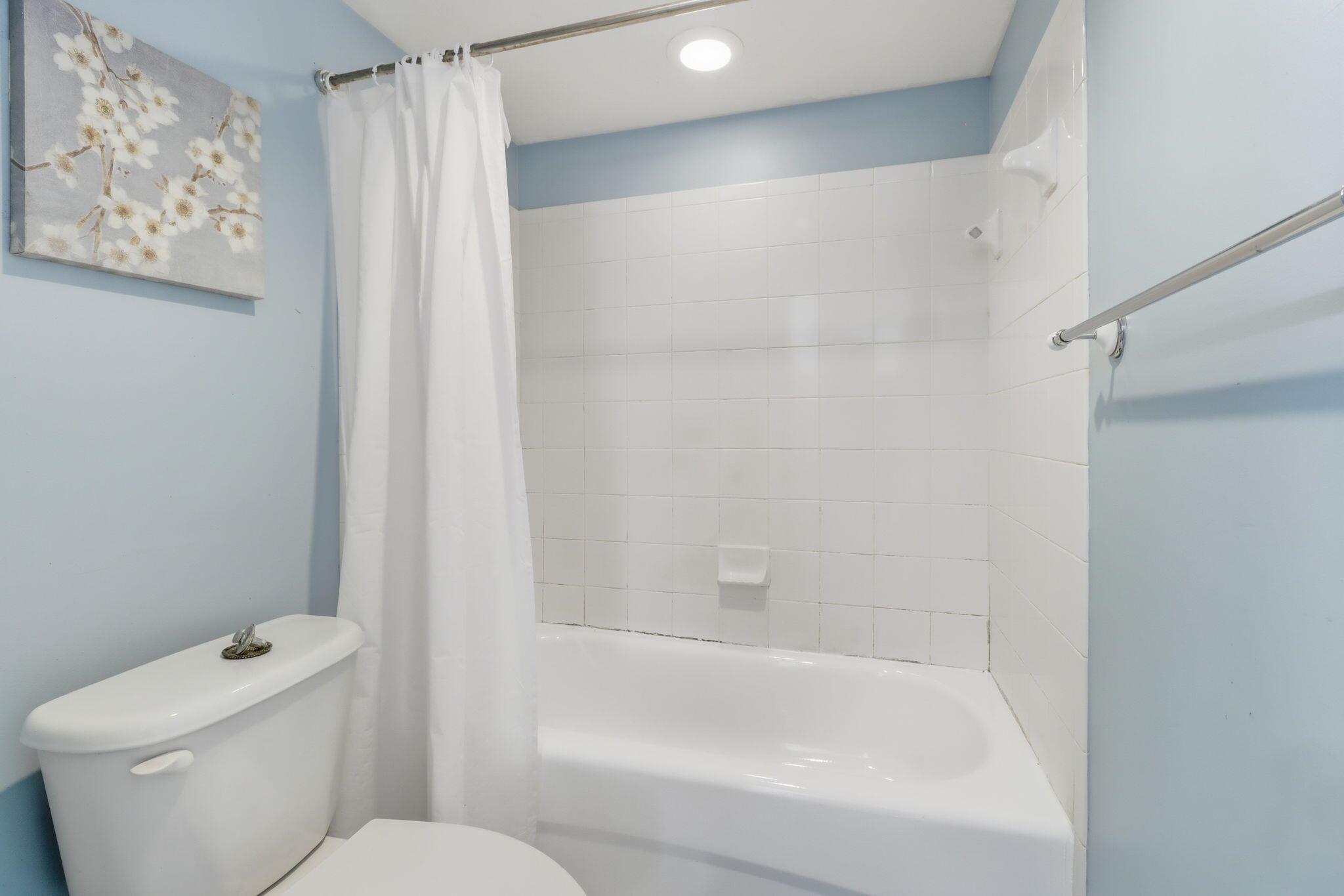 HYPOLUXOS MARINERS CAY CO - Residential Lease