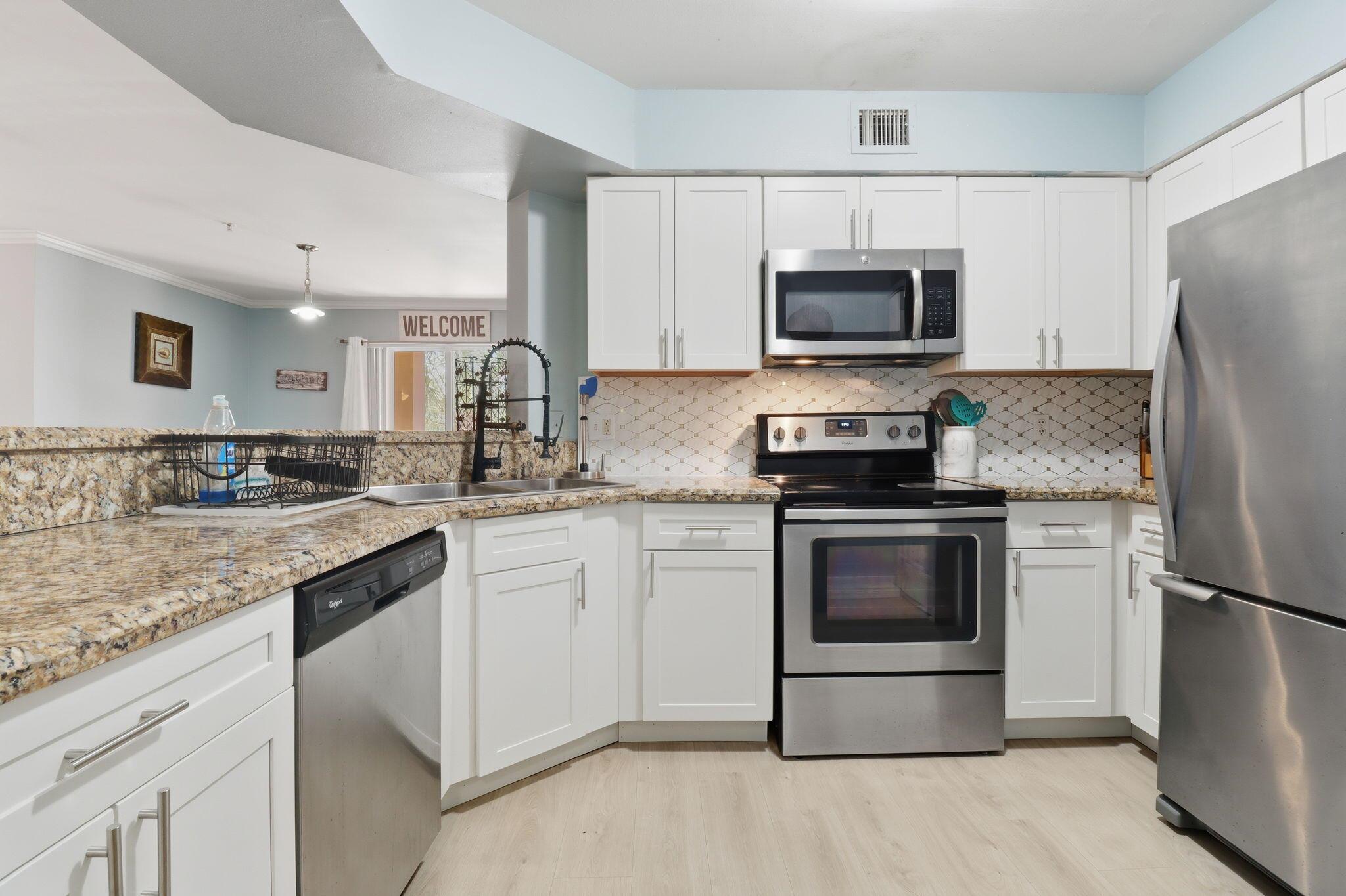 HYPOLUXOS MARINERS CAY CO - Residential Lease