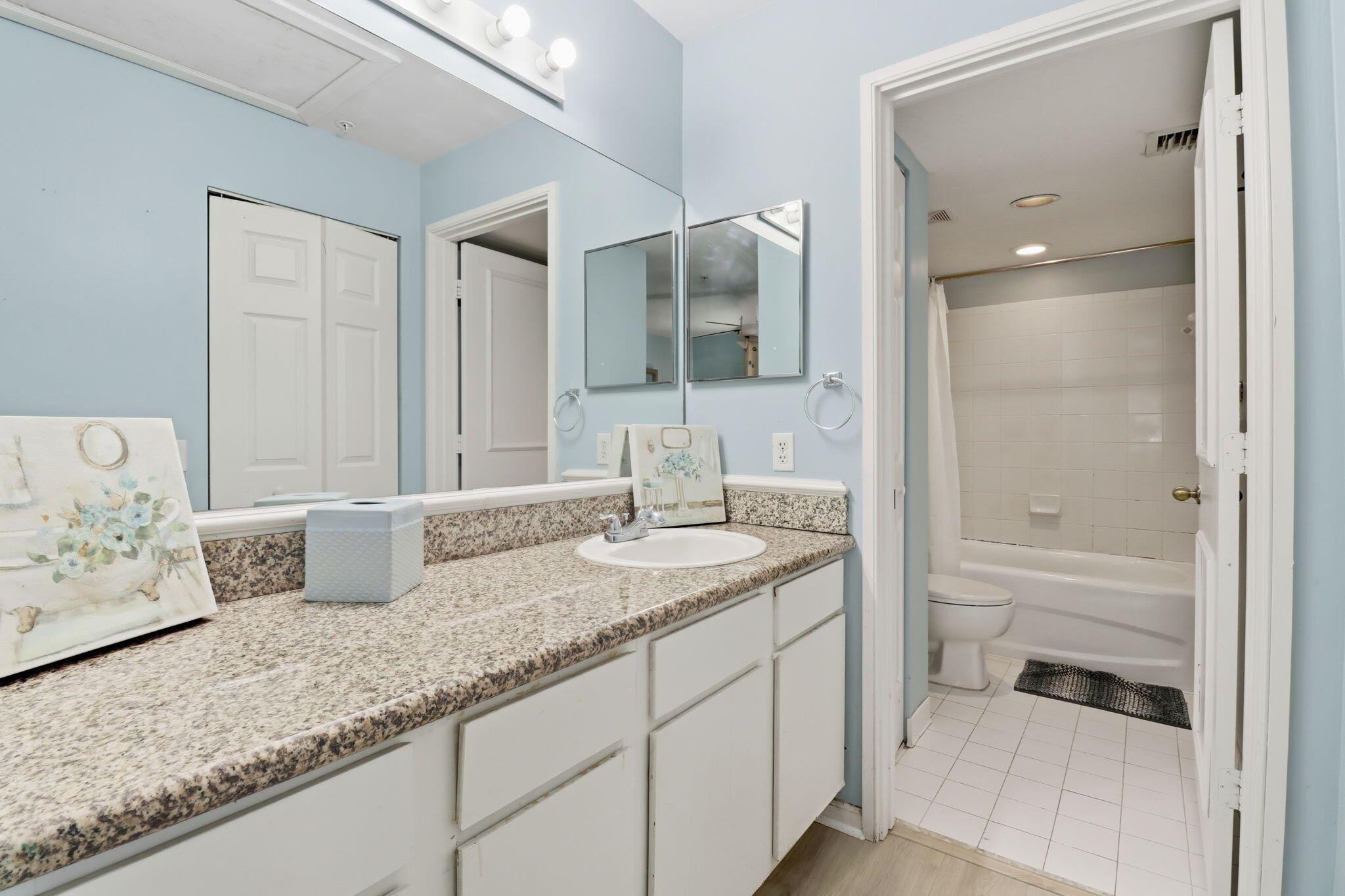 HYPOLUXOS MARINERS CAY CO - Residential Lease