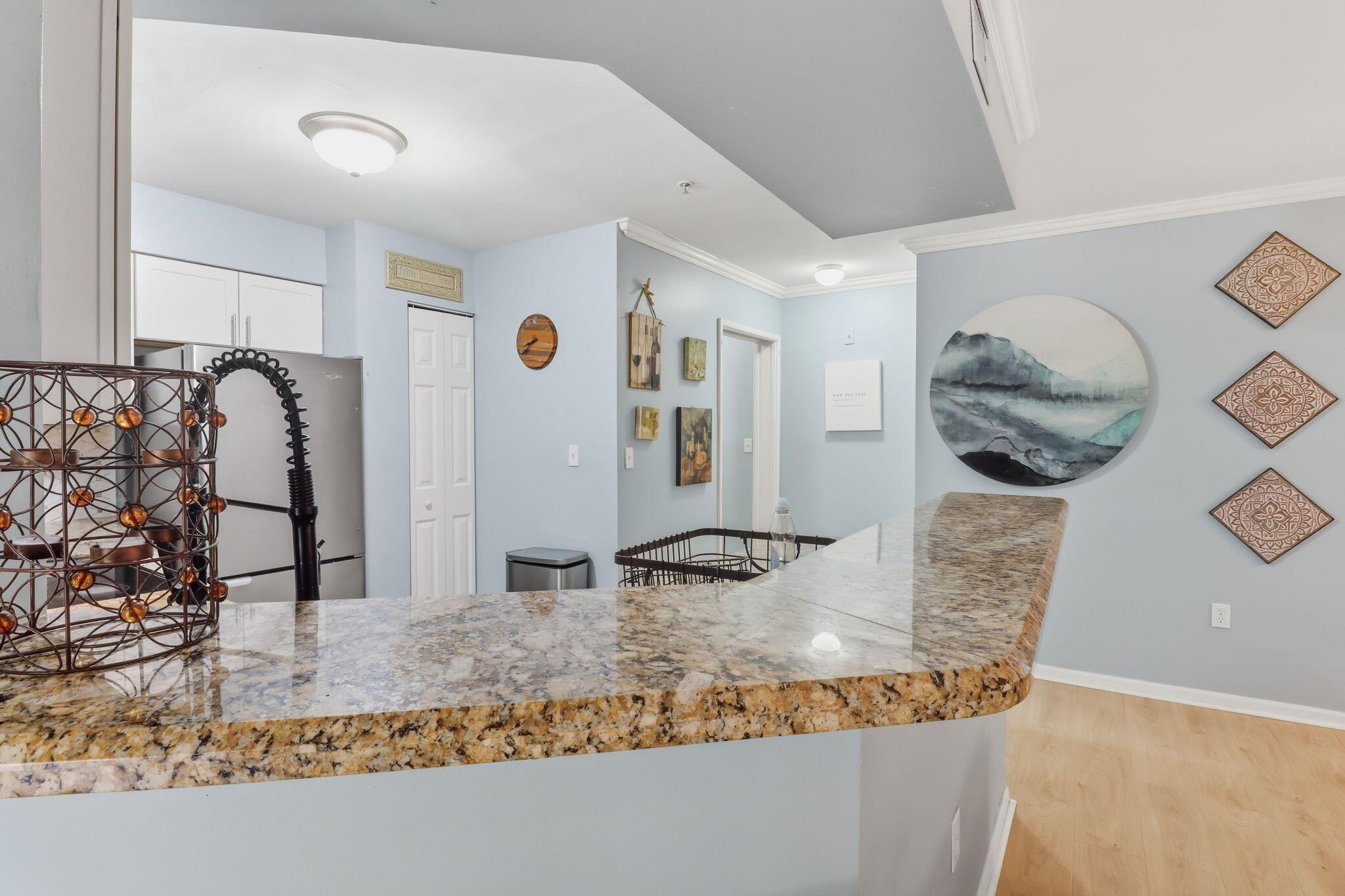 HYPOLUXOS MARINERS CAY CO - Residential Lease