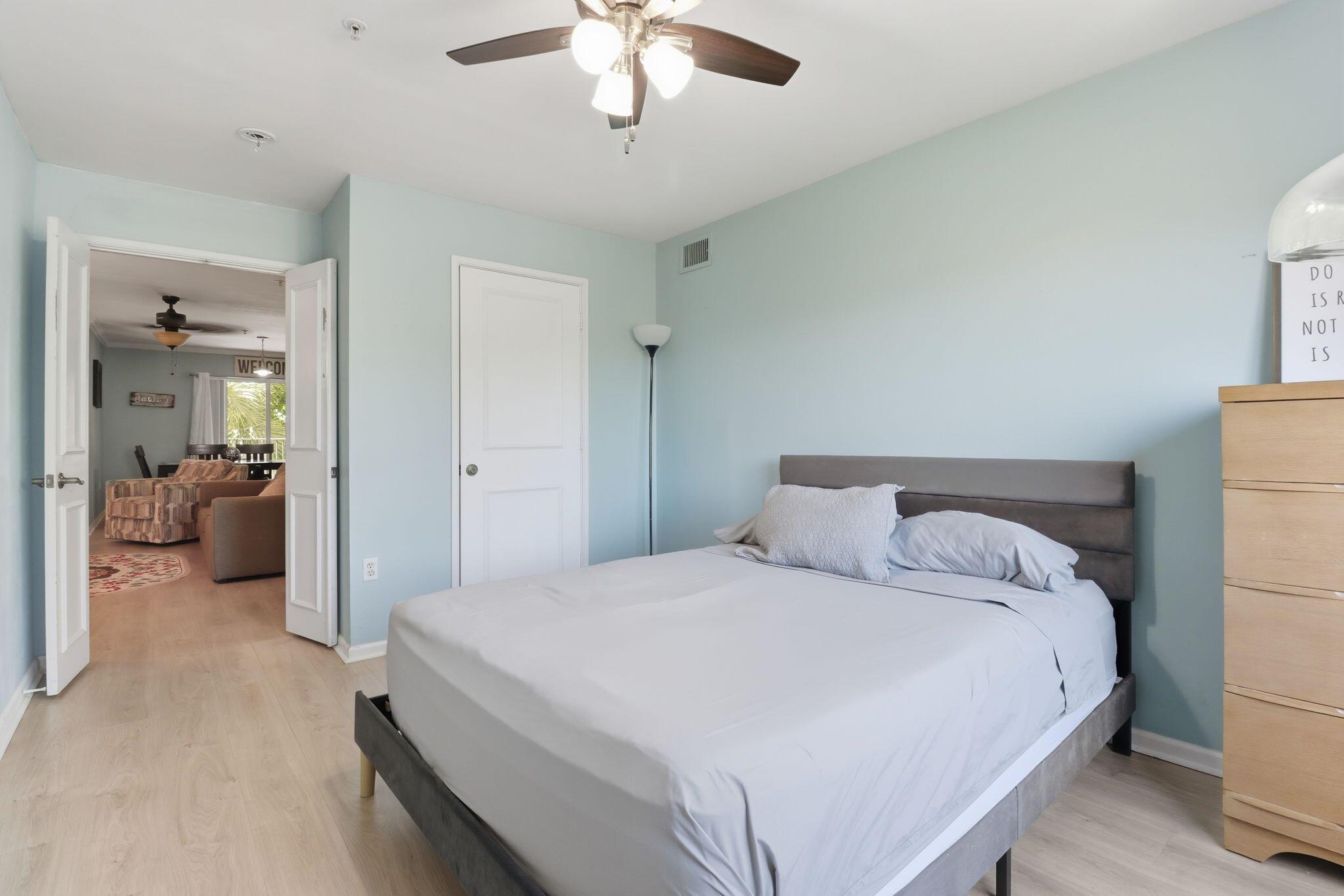 HYPOLUXOS MARINERS CAY CO - Residential Lease