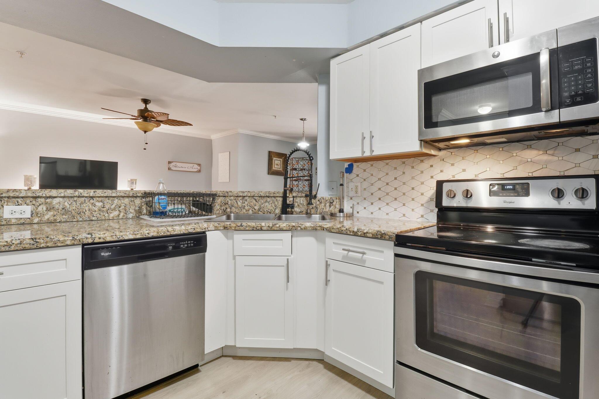 HYPOLUXOS MARINERS CAY CO - Residential Lease