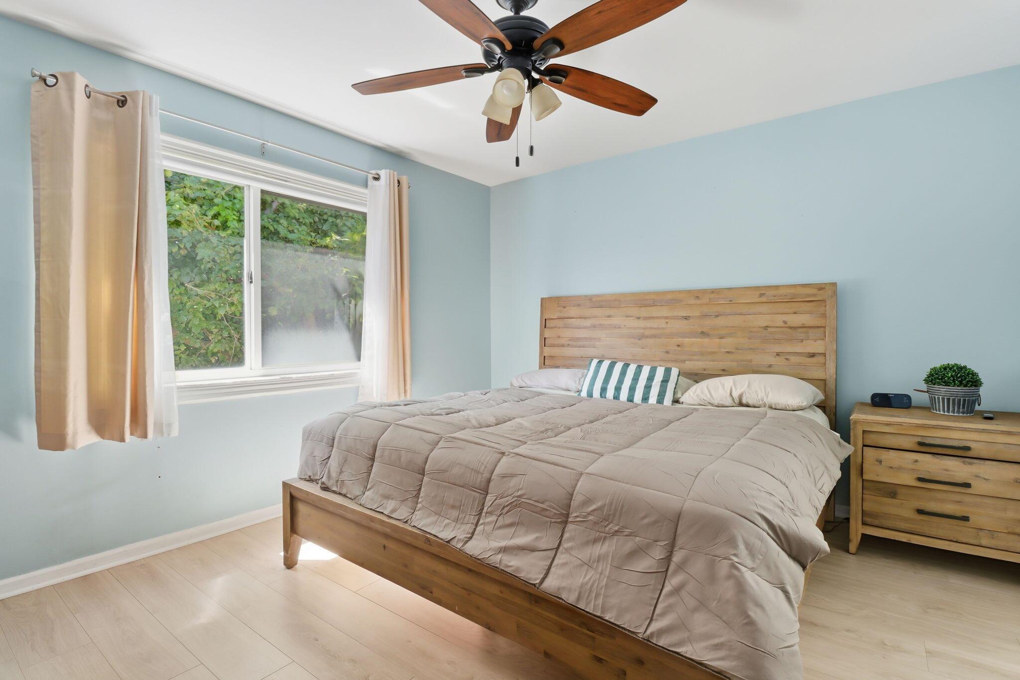 HYPOLUXOS MARINERS CAY CO - Residential Lease