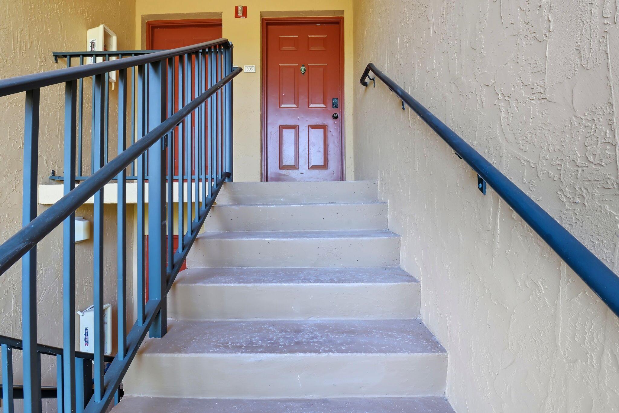 HYPOLUXOS MARINERS CAY CO - Residential Lease