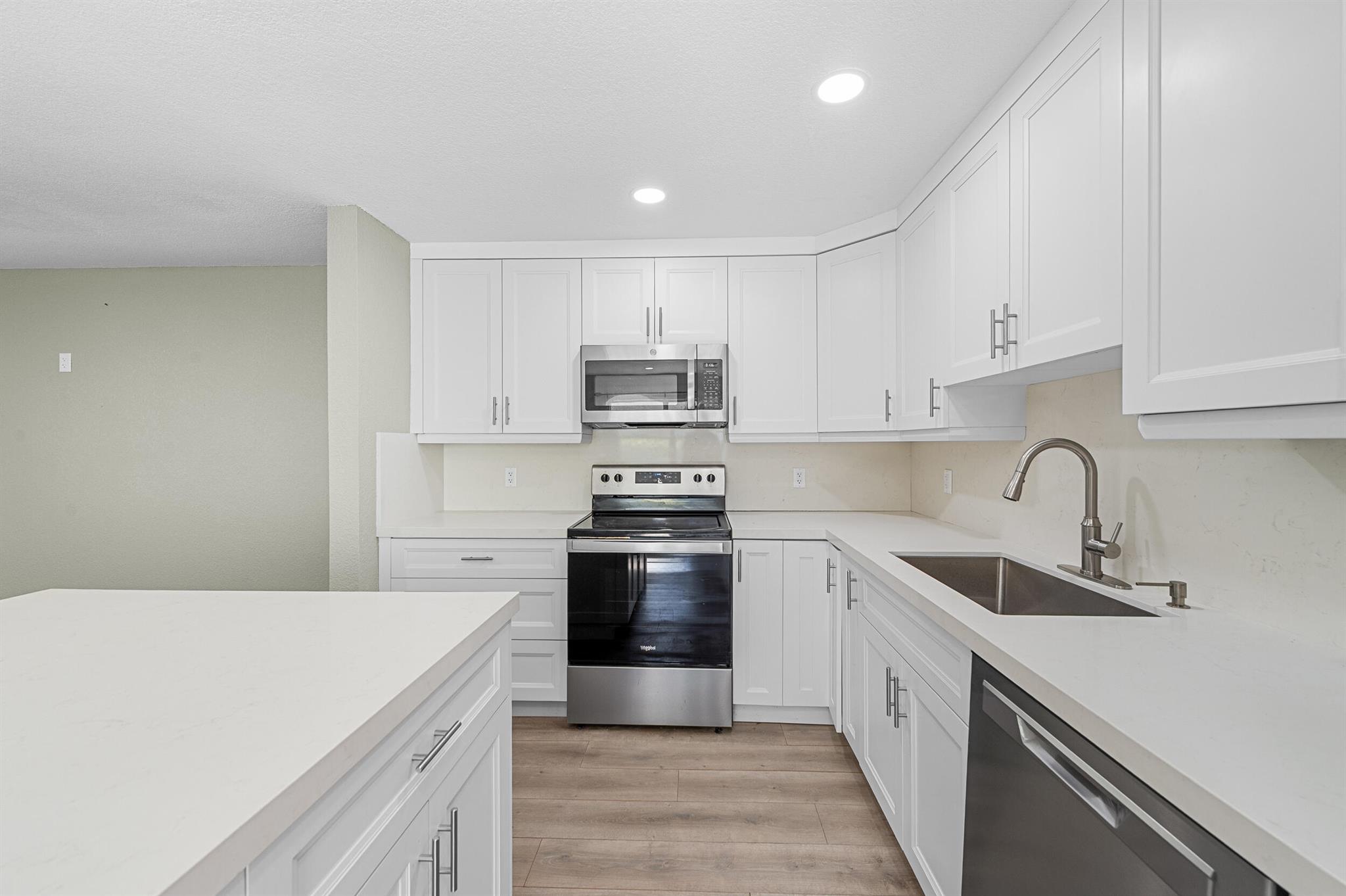 KINGS POINT - Residential