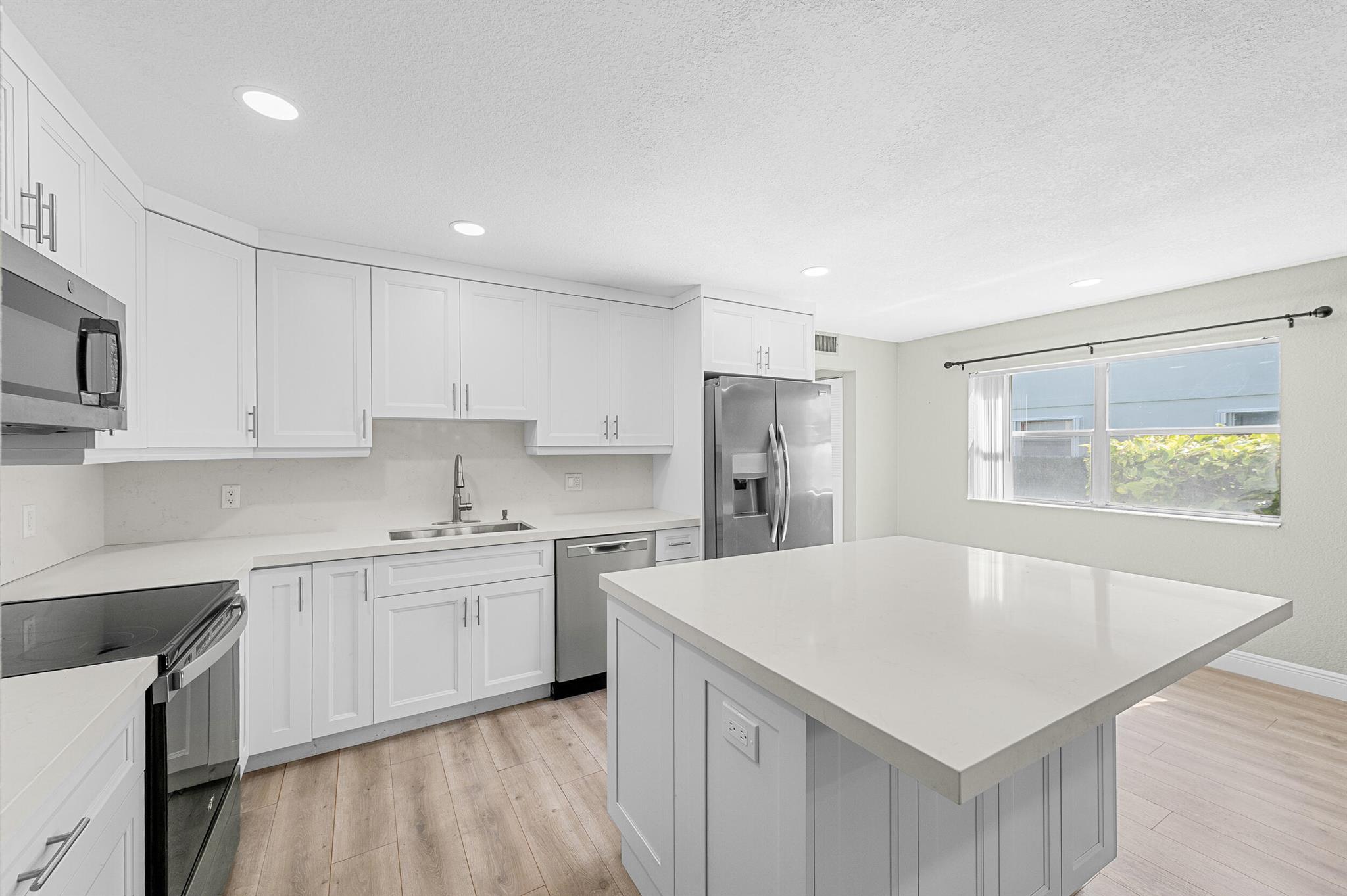 KINGS POINT - Residential