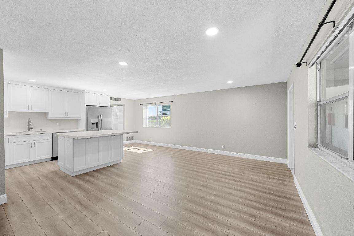 KINGS POINT - Residential