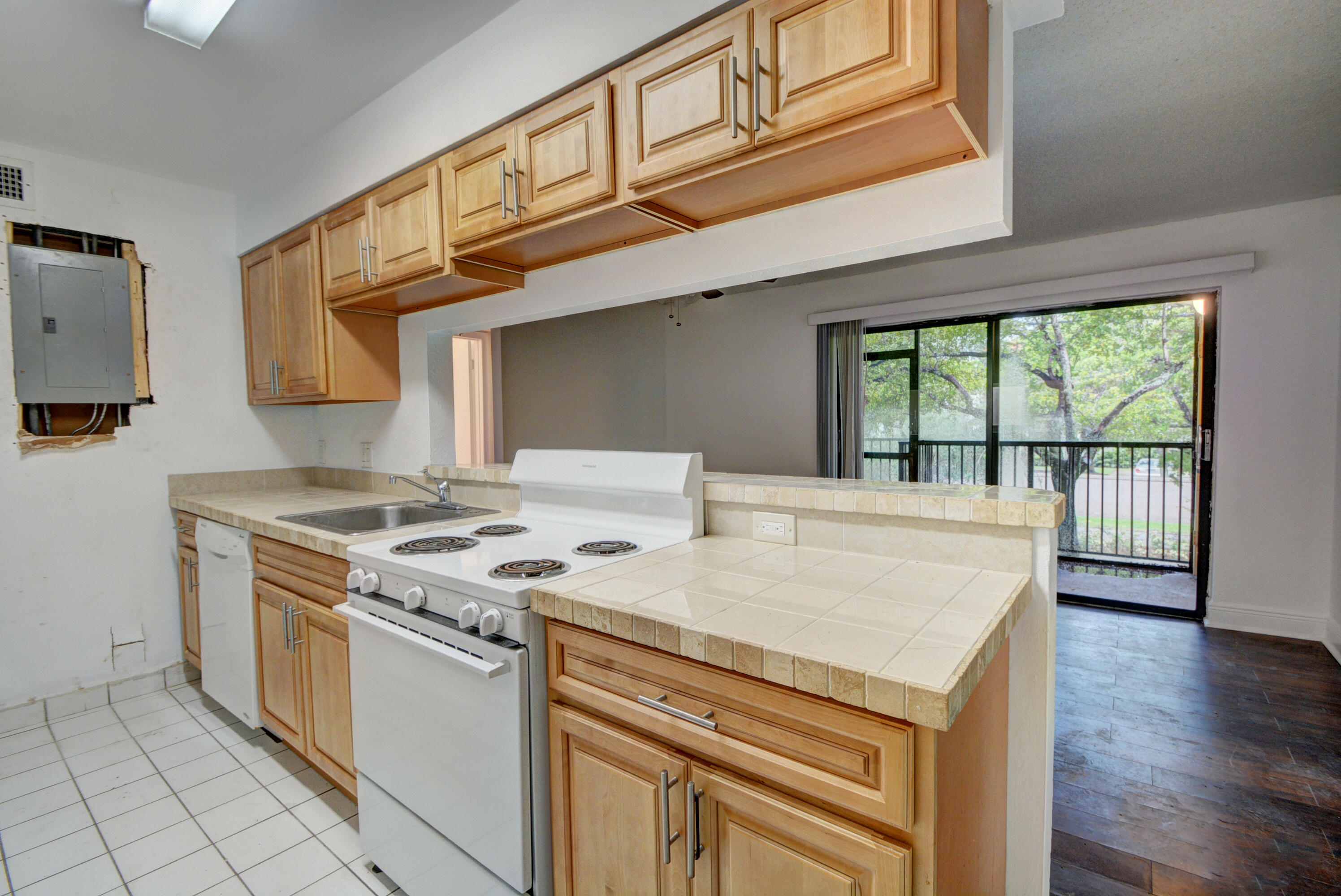 ARBOR KEYS CONDO - Residential