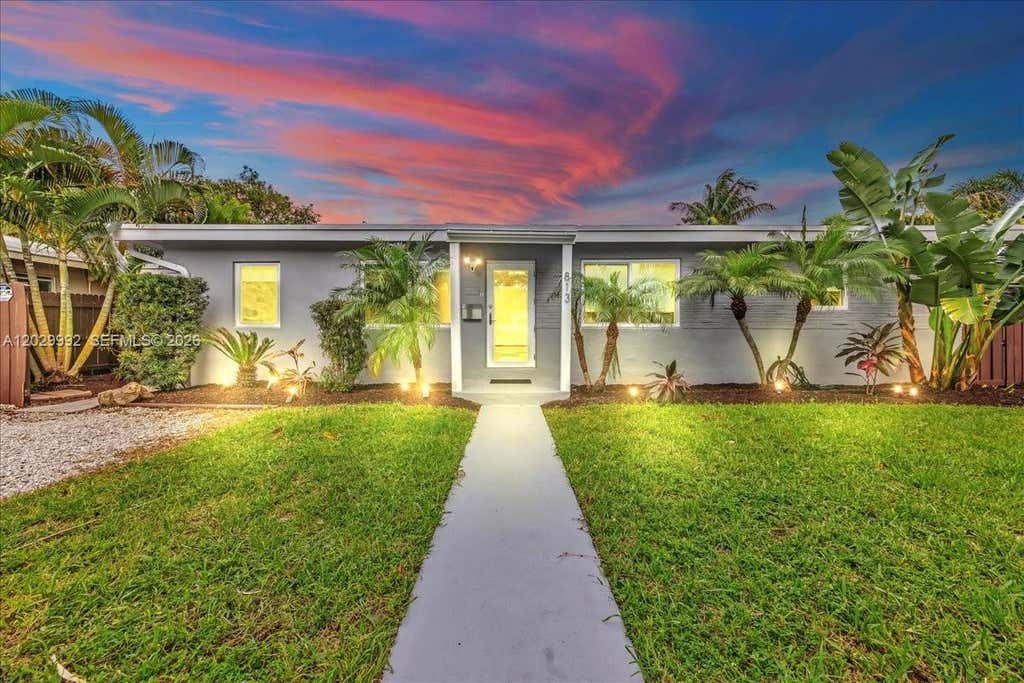 Photo of 813 NE 17th Street, Fort Lauderdale, FL 33305 (MLS # A12029992)