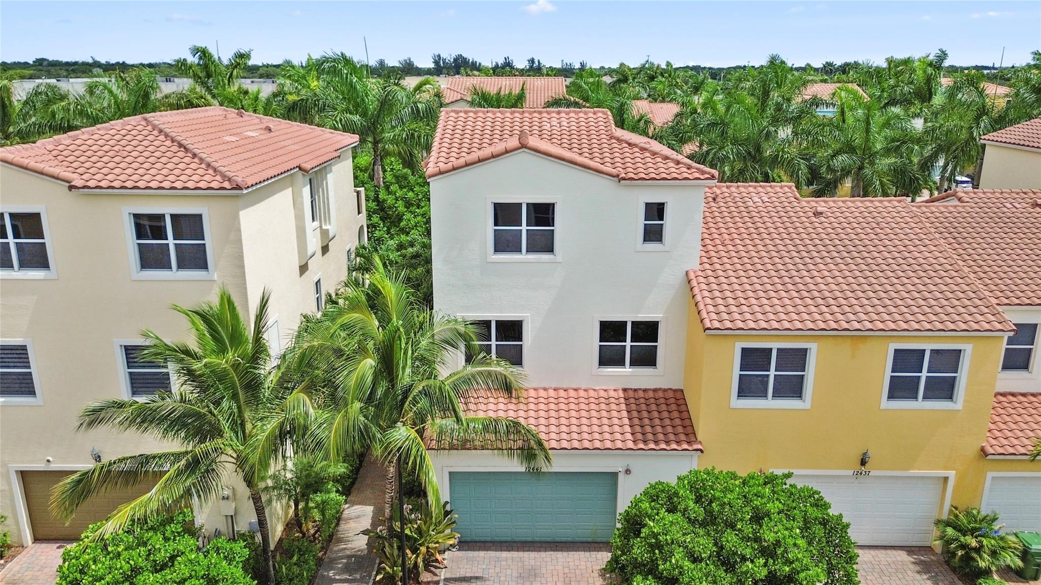 View Pembroke Pines, FL 33028 townhome