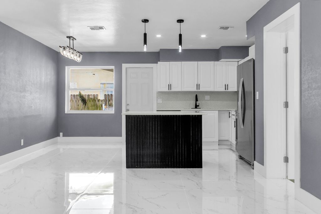 Photo of 915 SW 3rd Street, Boynton Beach, FL 33435 (MLS # B26011027)