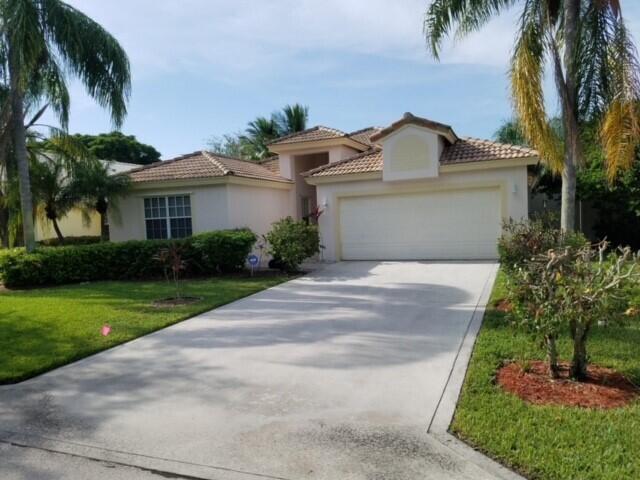 Great Delray Beach single home in Sabal Lakes- 3 bedroom, 2 bath home, 2 car garage. Tile throughout and laminate in the primary bedroom. Large great room, open kitchen and family room, leading to screened porch and yard. High ceilings.Pets okay.