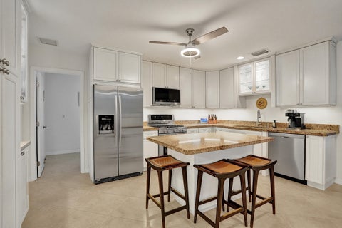 Tiny photo for 240 SE 3rd Court, Pompano Beach, FL 33060 (MLS # B26048304)