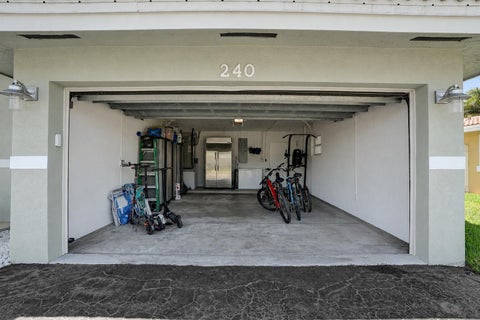 Tiny photo for 240 SE 3rd Court, Pompano Beach, FL 33060 (MLS # B26048304)