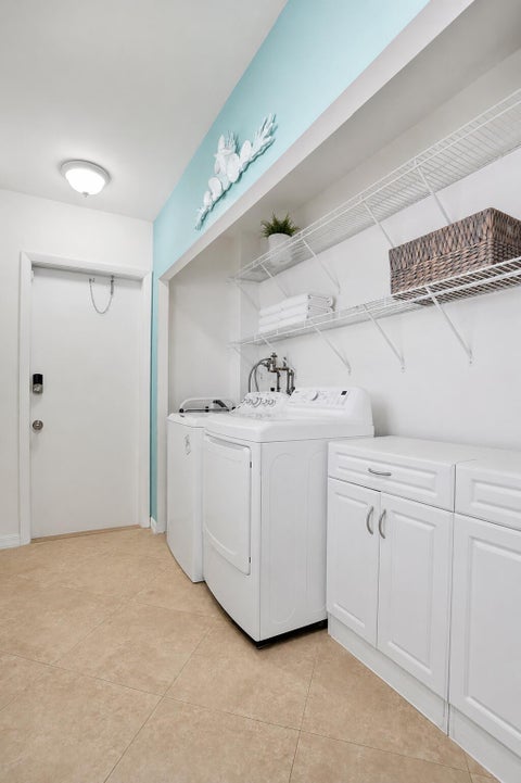 Tiny photo for 240 SE 3rd Court, Pompano Beach, FL 33060 (MLS # B26048304)