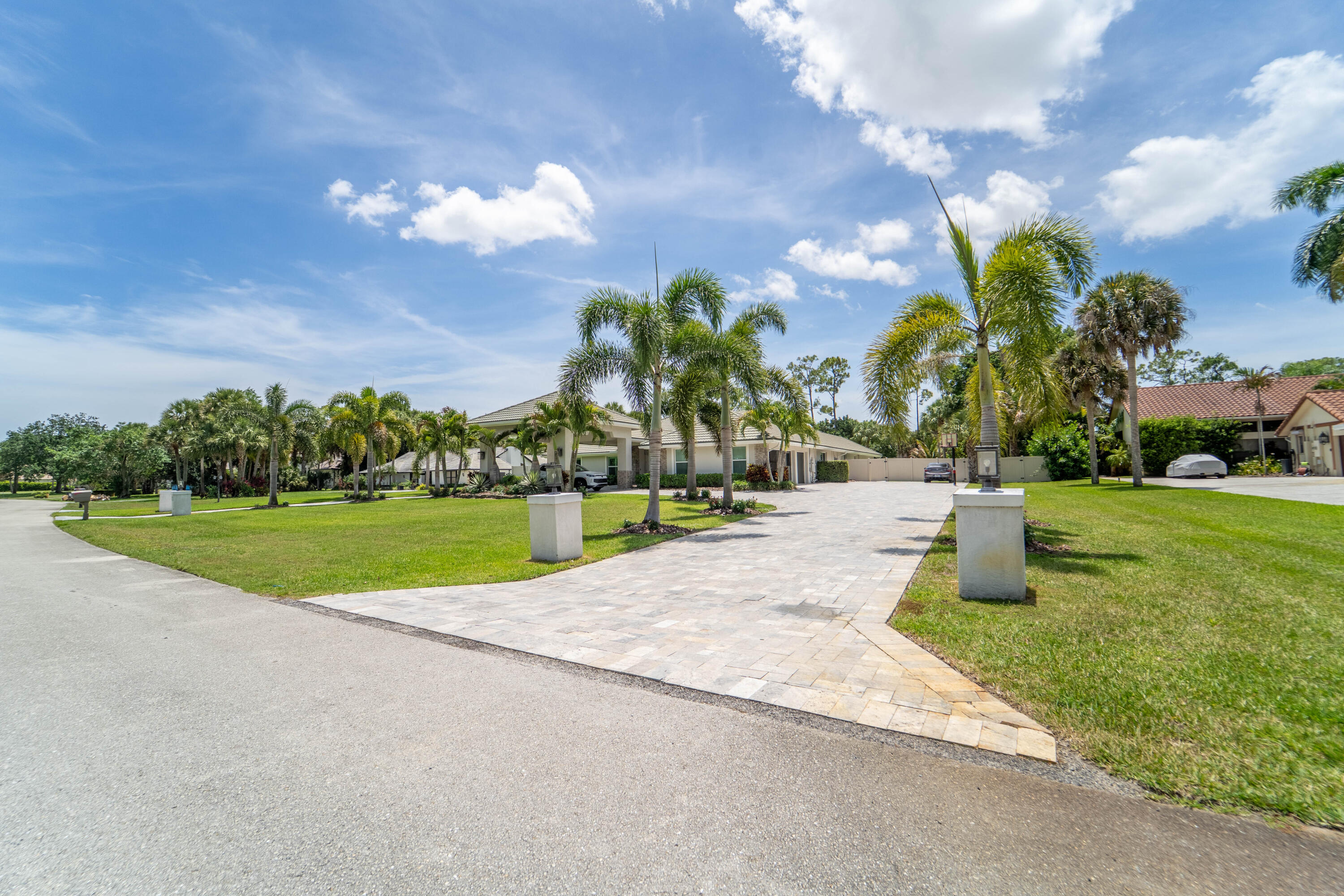 PINEWOOD OF WELLINGTON - Residential