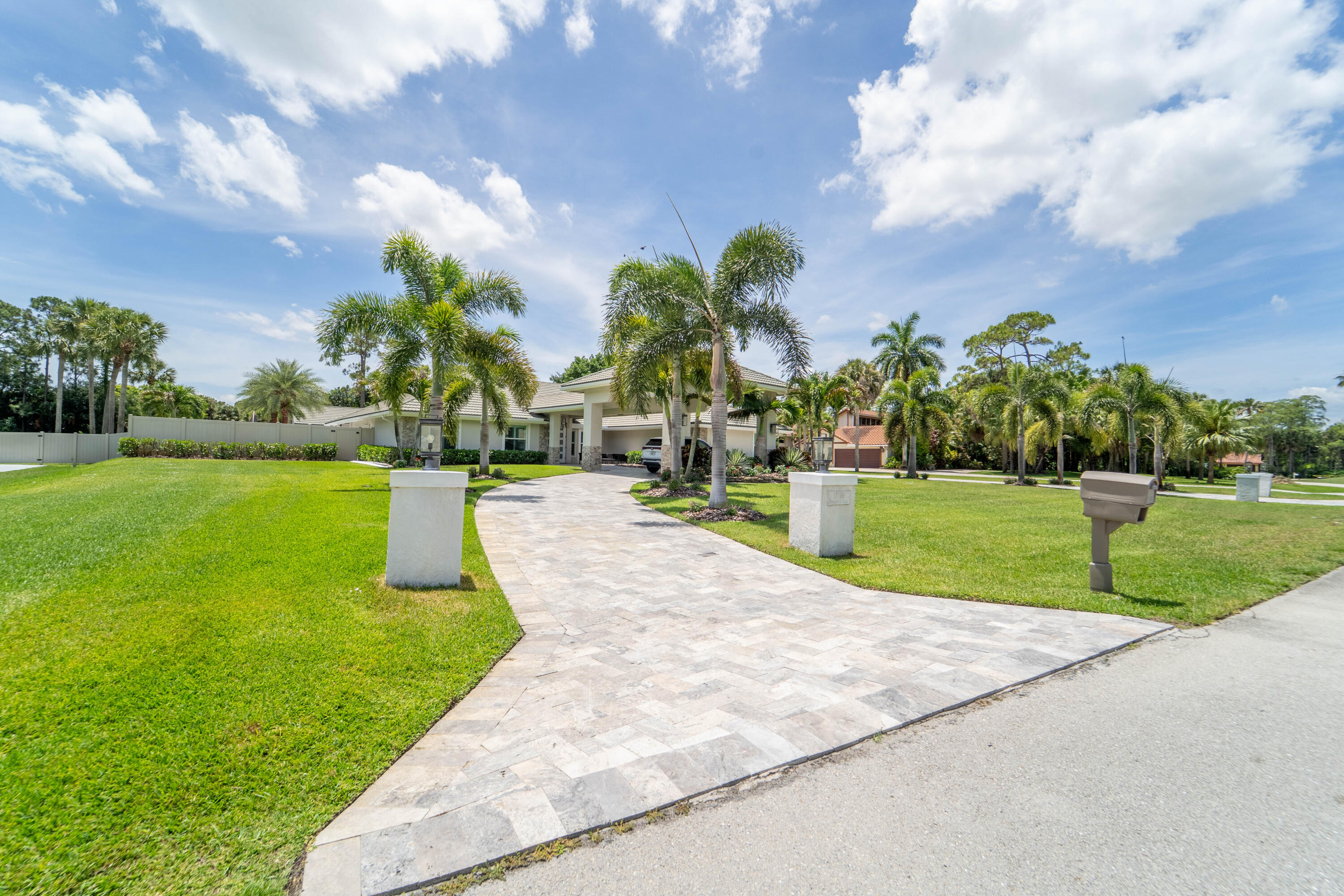 PINEWOOD OF WELLINGTON - Residential
