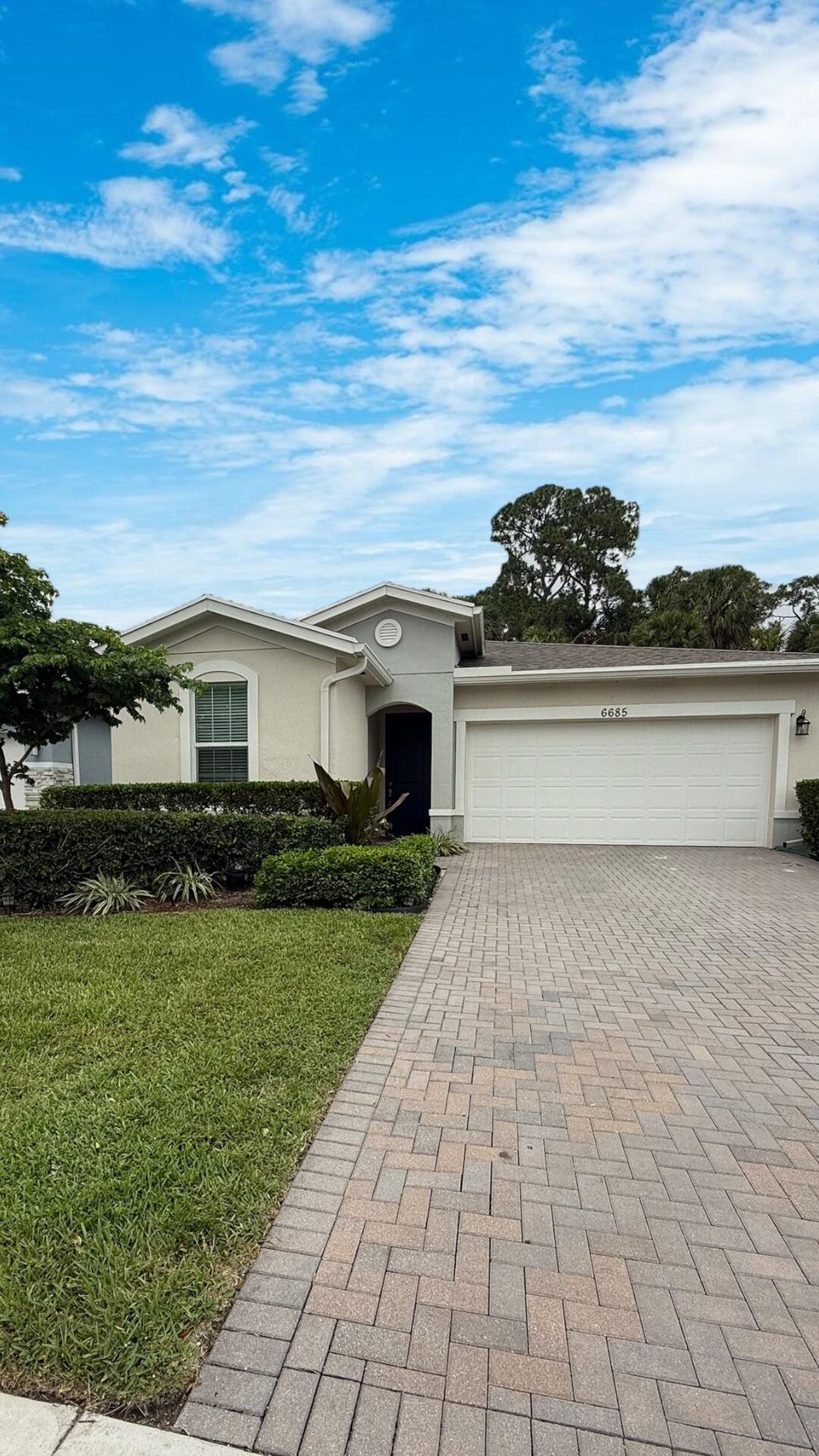 Photo of 6685 Pointe Of Woods Drive, West Palm Beach, FL 33413 (MLS # R11108781)