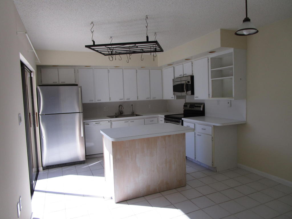 SANDALWOOD ESTATES - Residential Lease