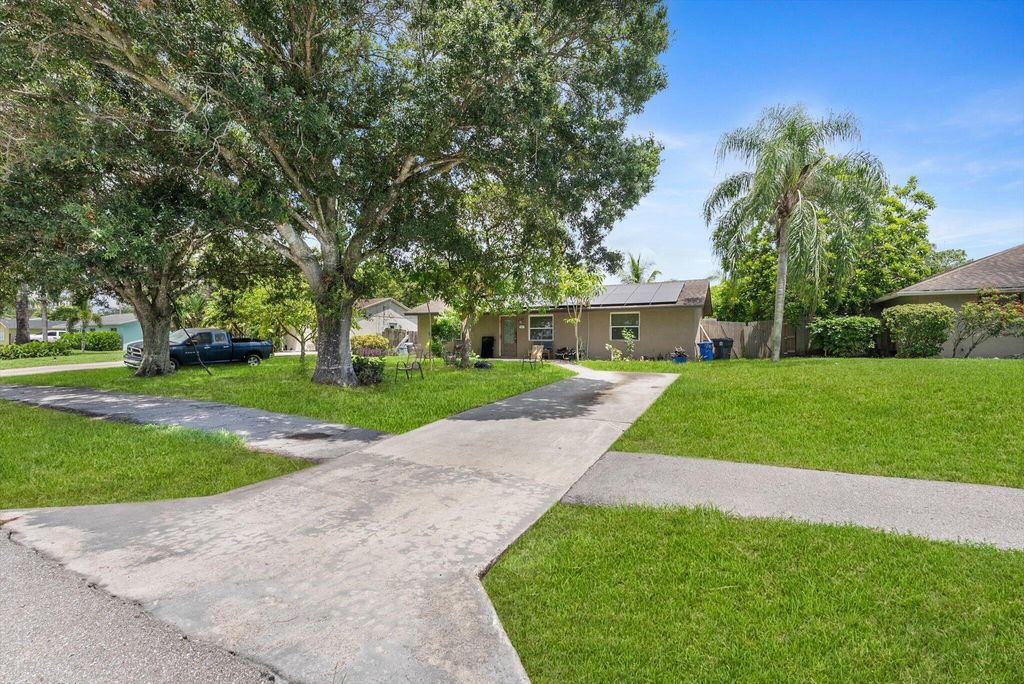 Photo of 7407 Cocoanut Drive, Lake Worth, FL 33467 (MLS # R11111427)