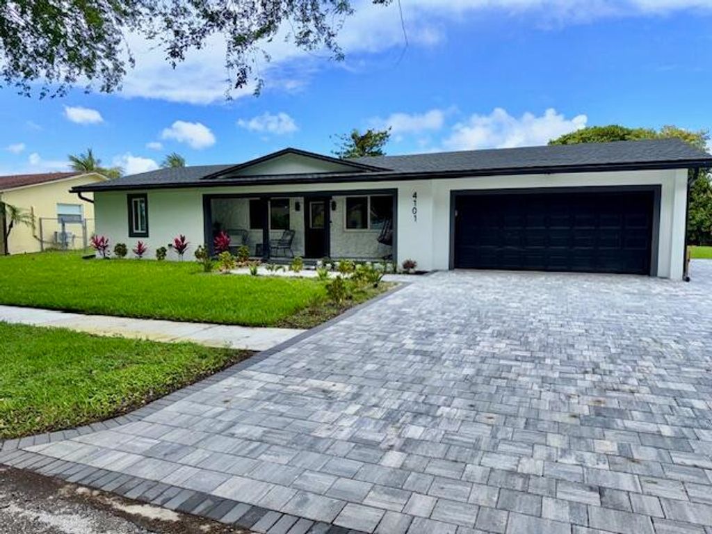 Photo of 4101 NW 10th Street, Coconut Creek, FL 33066 (MLS # B26015518)