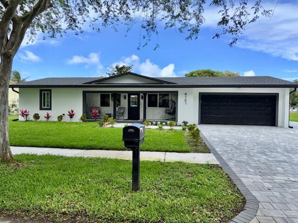Photo of 4101 NW 10th Street, Coconut Creek, FL 33066 (MLS # B26015518)