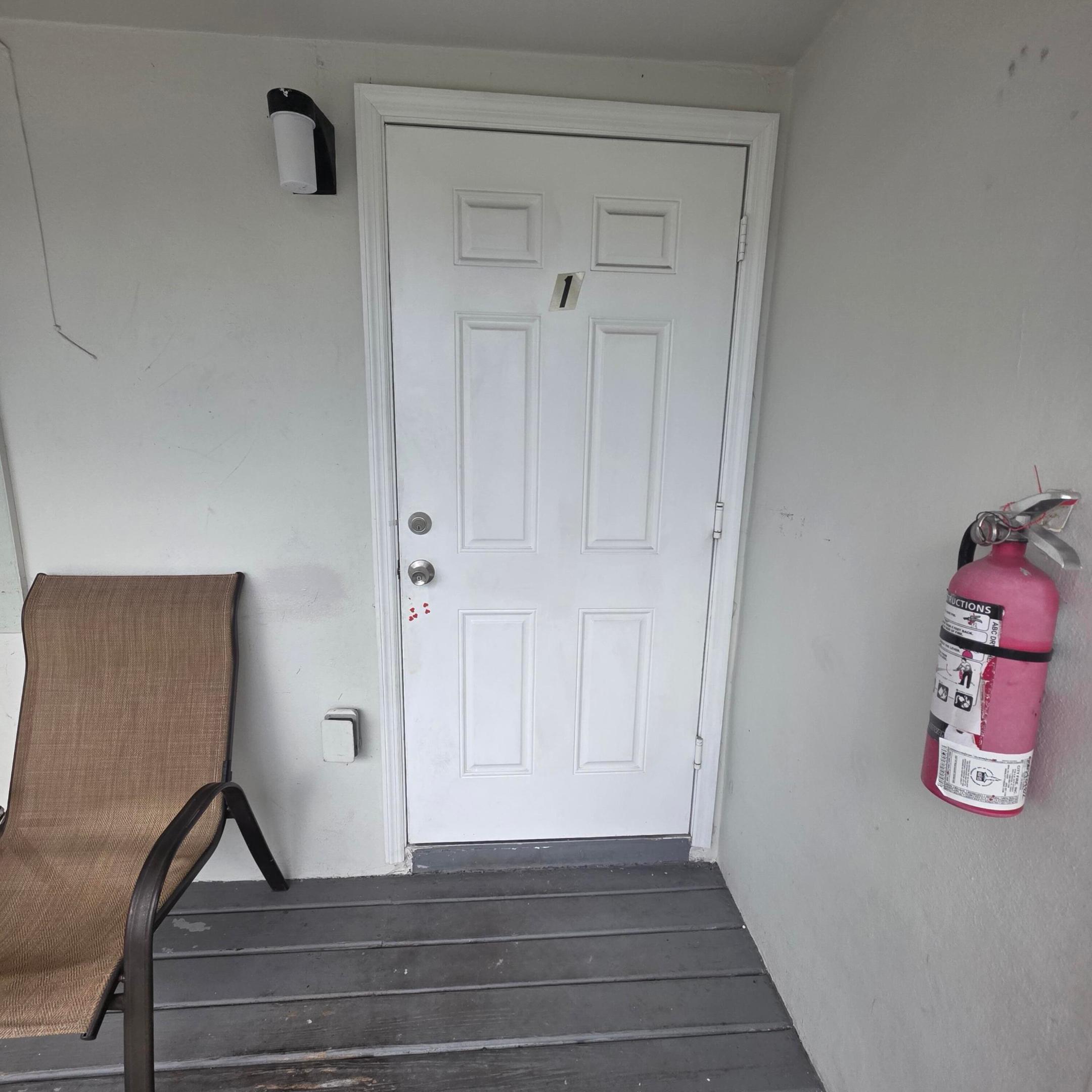 906 N Riverside Drive 1-9