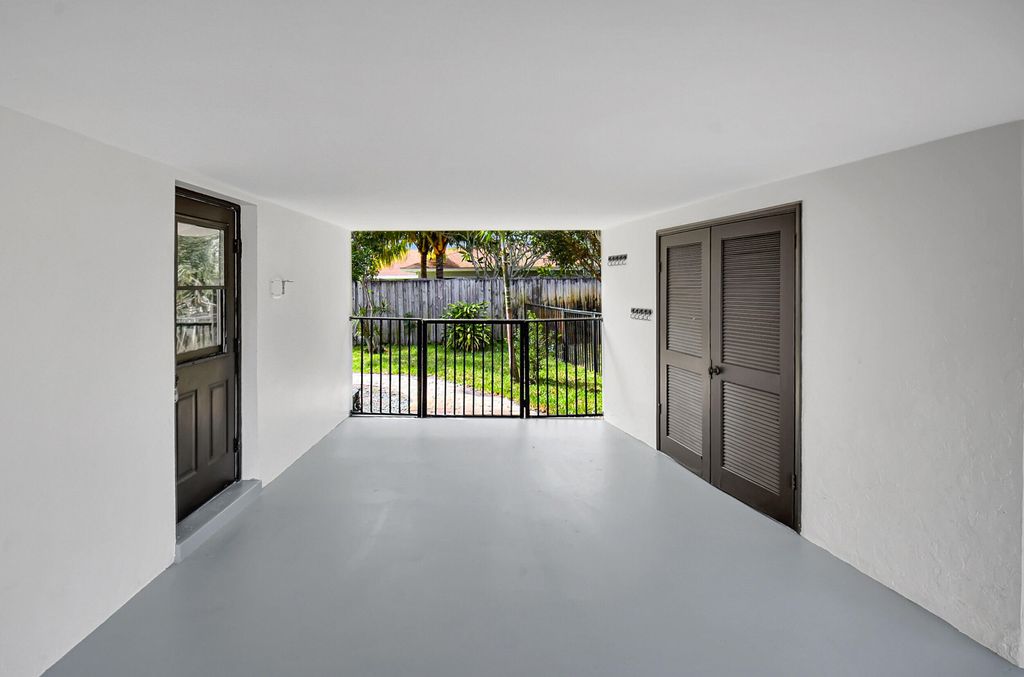 Photo of 1102 SW 25th Avenue, Boynton Beach, FL 33426 (MLS # R10956120)