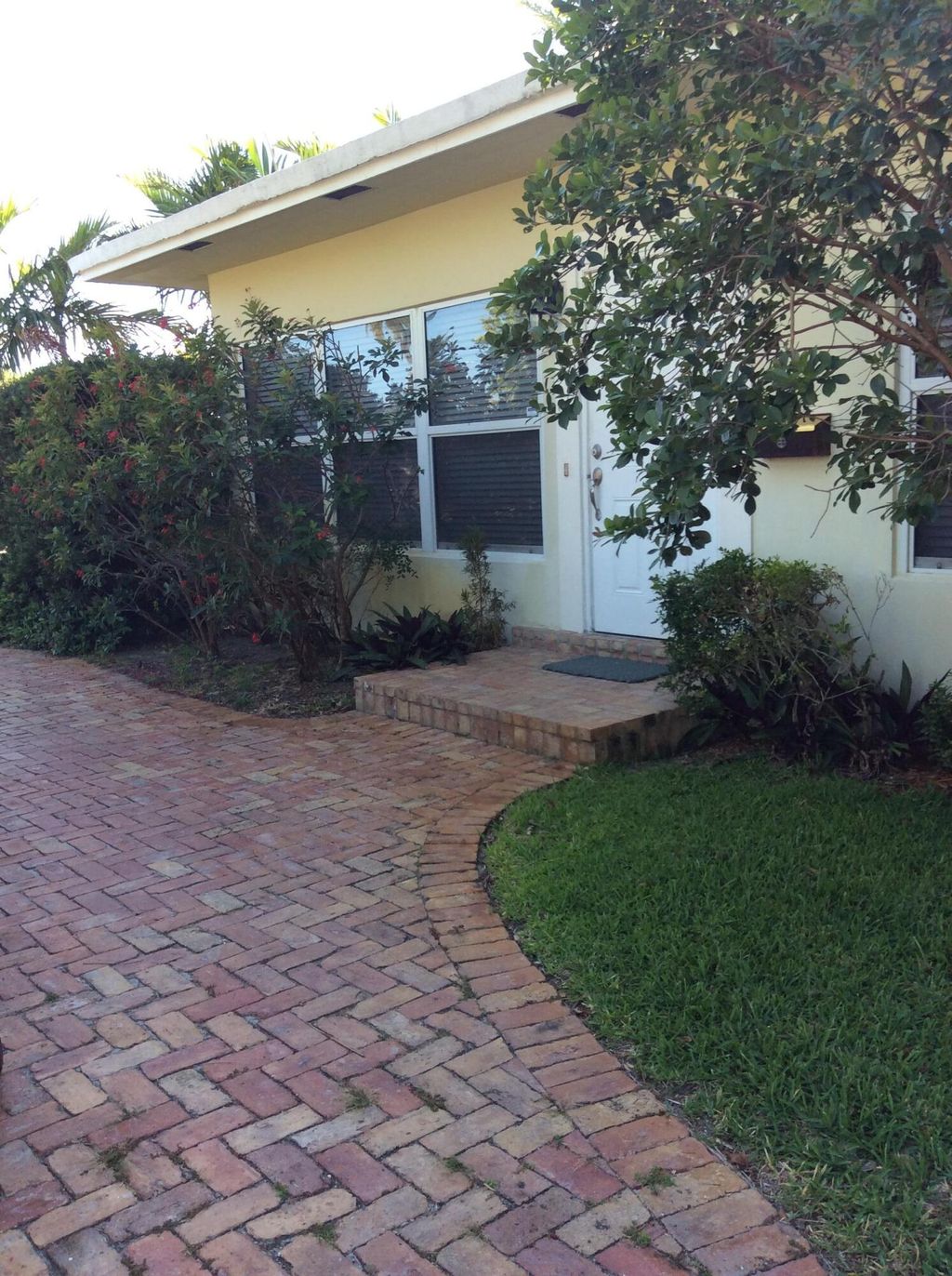 Photo of 1815 Middle River Drive, Fort Lauderdale, FL 33305 (MLS # B26020957)