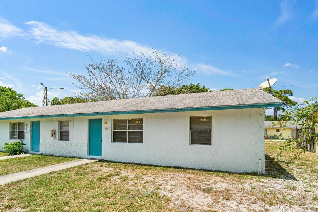 Photo of 4841 Gulfstream Road, Lake Worth, FL 33461 (MLS # R11011293)