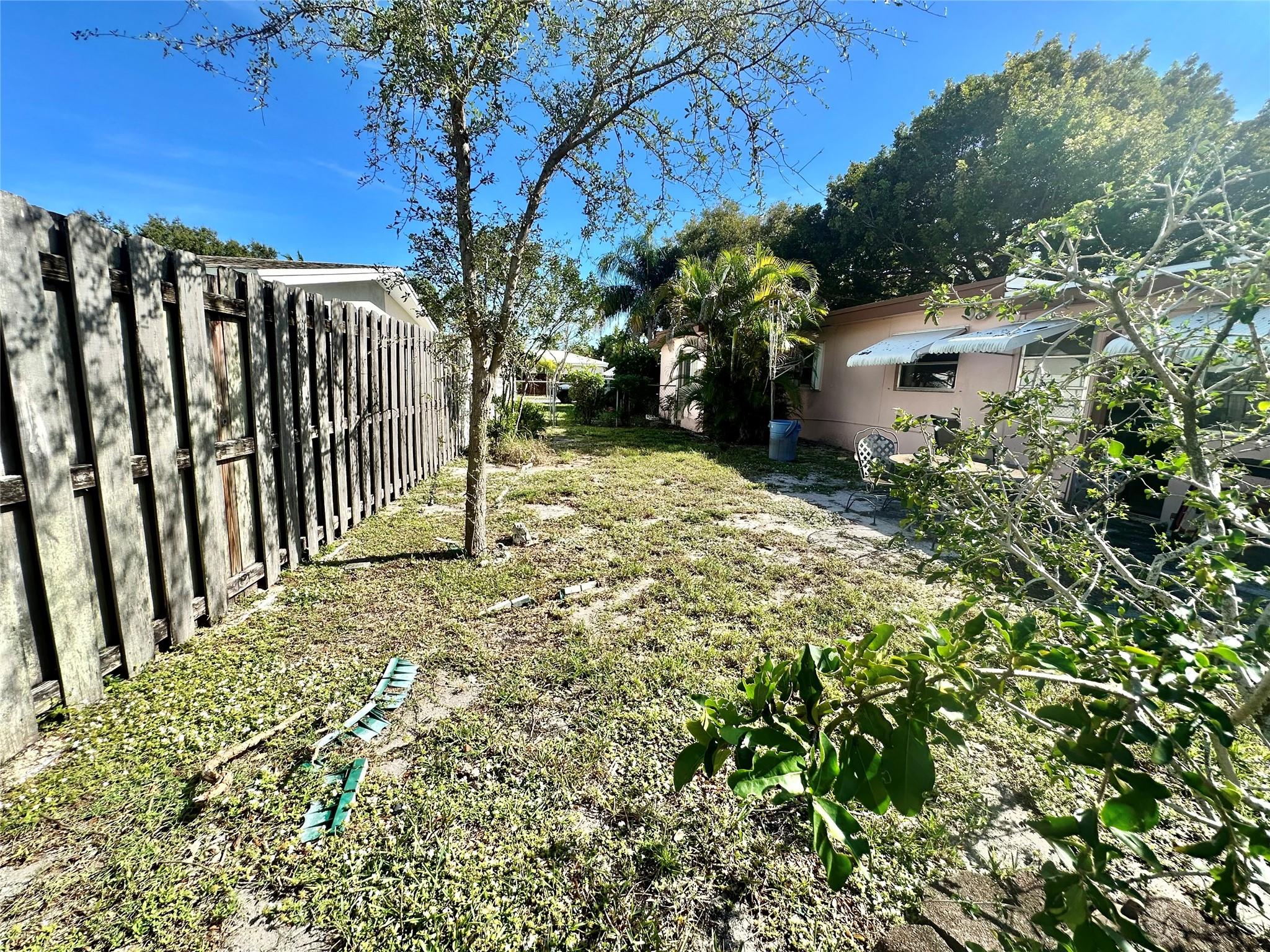 IMPERIAL POINT NEIGHBORHOOD - Residential