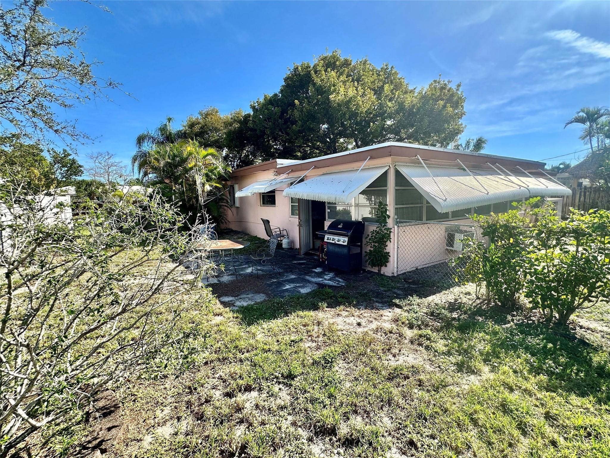 IMPERIAL POINT NEIGHBORHOOD - Residential