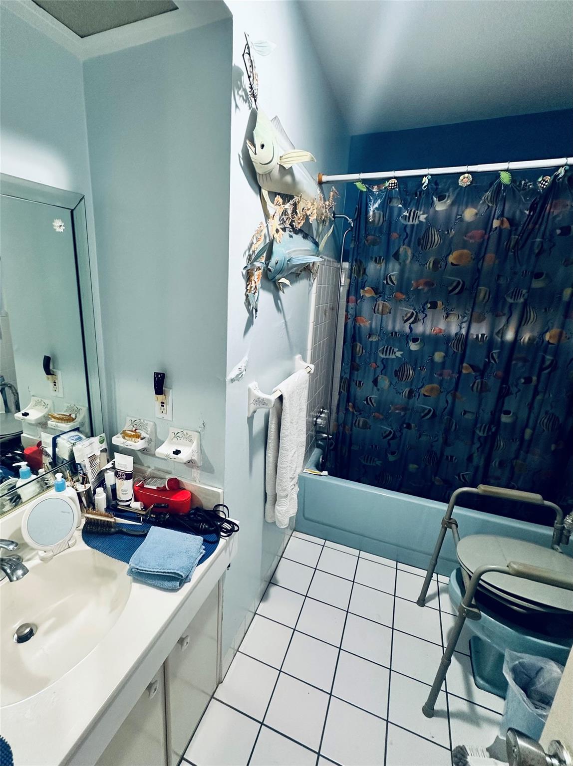 IMPERIAL POINT NEIGHBORHOOD - Residential